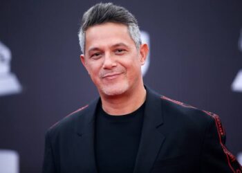 Alejandro Sanz rinde homenaje a víctimas del terremoto en Venezuela