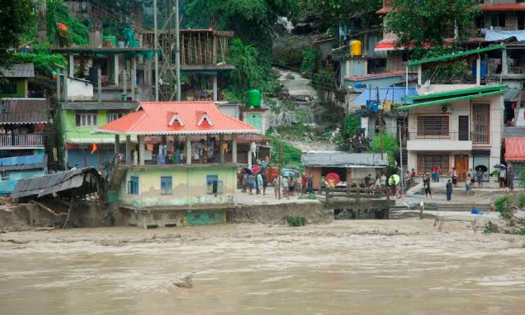 Inundaciones en India dejan 41 fallecidos y miles de afectados