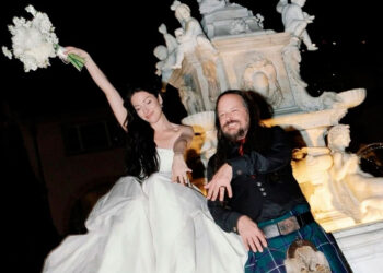 Jonathan Davis de Korn se casa en boda inspirada en Botticelli