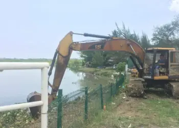 Retiran 50 toneladas de basura en canales