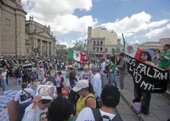 Localizan con vida a tres estudiantes