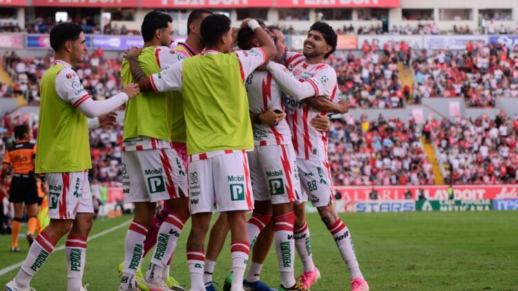 Necaxa derrota 2-1 a Monterrey y mantiene paso perfecto