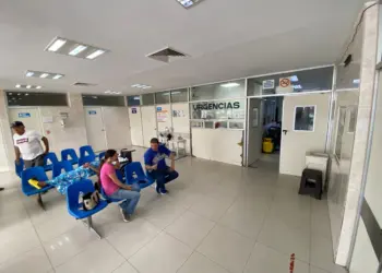Adolescente de 15 años da a luz en baño de hospital