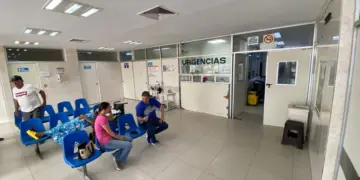 Adolescente de 15 años da a luz en baño de hospital