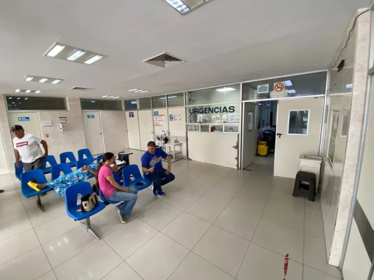 Adolescente de 15 años da a luz en baño de hospital