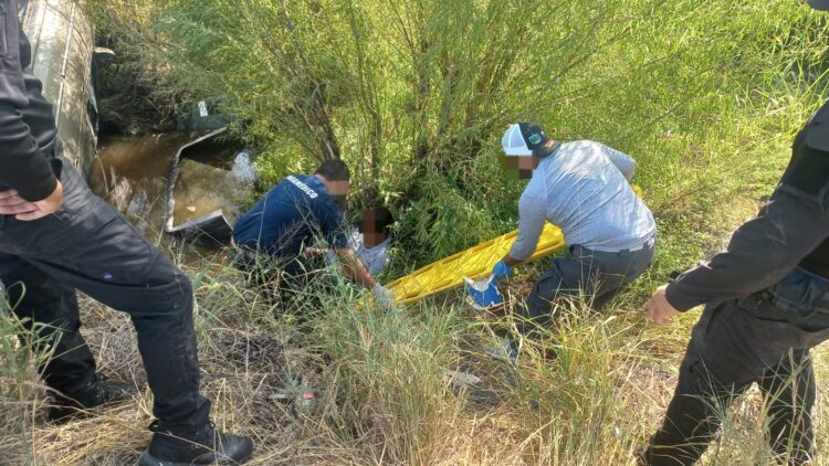 Mujer resulta herida tras caer a canal