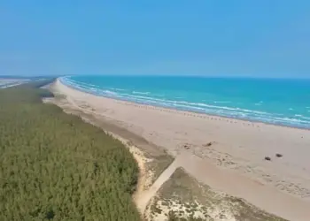 Refuerzan medidas de seguridad en Playa Tesoro