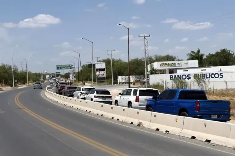 Abarrotan vacacionistas puentes en Reynosa
