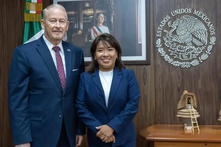 Revisa embajador de EEUU con Sader avance contra gusano