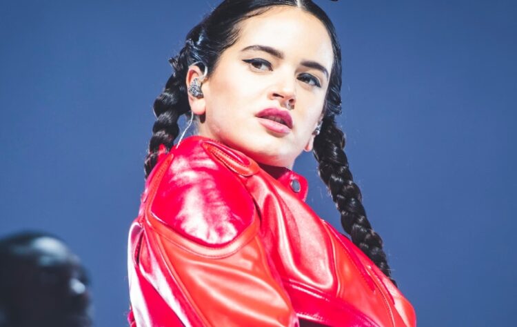 Rosalía detiene concierto en Las Vegas para apoyar a Venezuela