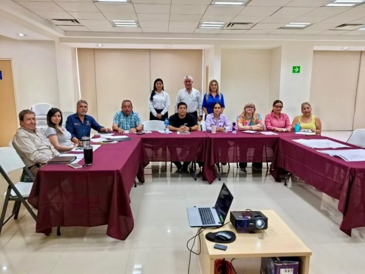 Involucran a padres de familia en directivas de escuelas