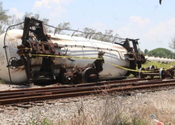 Evacuarán a vecinos para recuperar gasolina de tren descarrilado