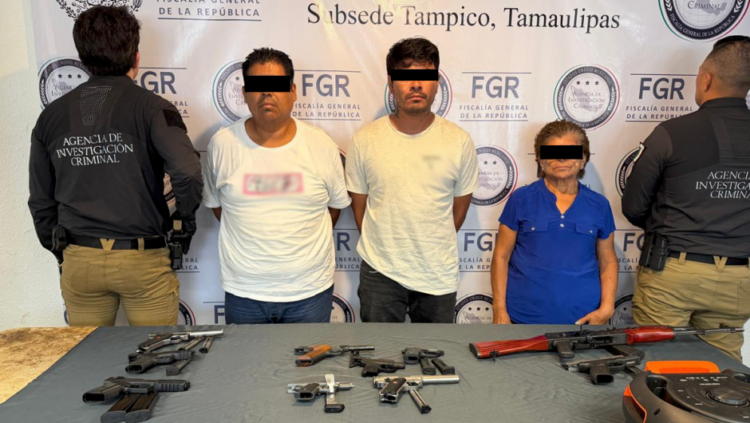 Vinculan a proceso a tres por transportar armas ocultas en bocinas
