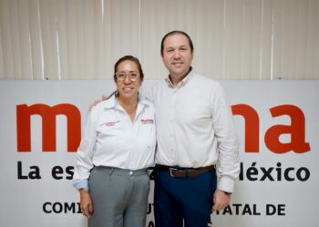 Recibe el neolaredense Pedro Lozano su credencial como militante de Morena