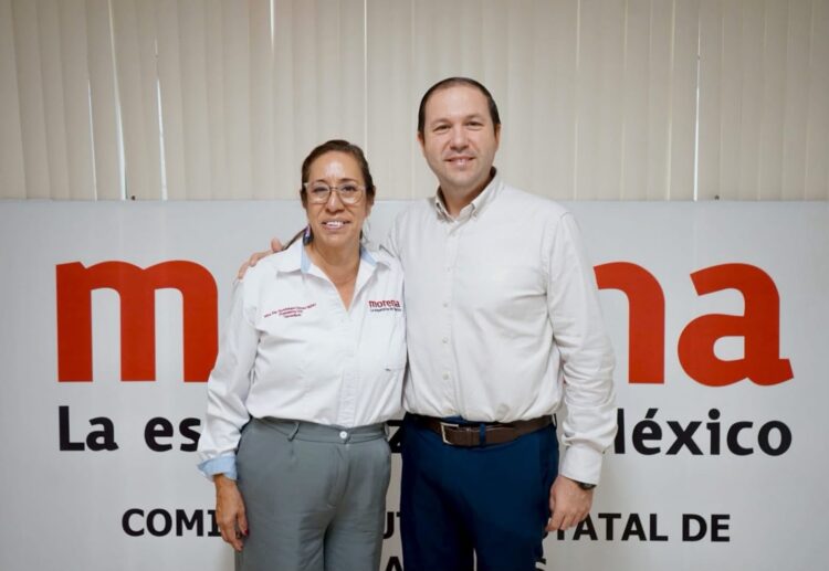 Recibe el neolaredense Pedro Lozano su credencial como militante de Morena
