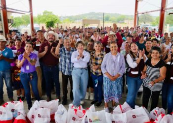 Entrega la SEBIEN apoyos sociales en el municipio de González, Tamaulipas