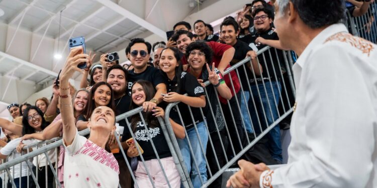 Se reúne Sheinbaum con jóvenes en Victoria: son el eje central del presente de México