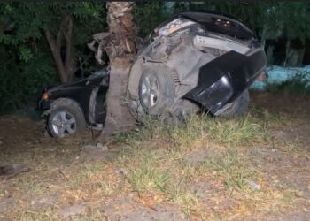 Muere conductor de auto civic al estrellarse contra palmera en zona aledaña a Tránsito de Cd. Victoria