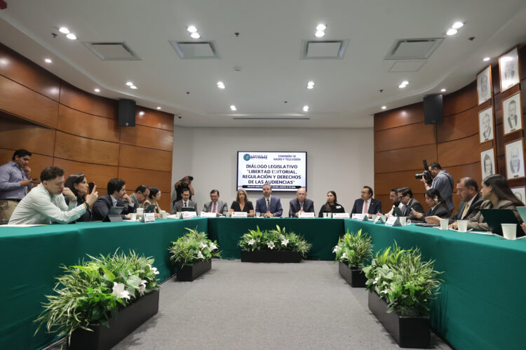 Realizan foro de diálogo legislativo sobre libertad editorial, regulación y derechos de las audiencias