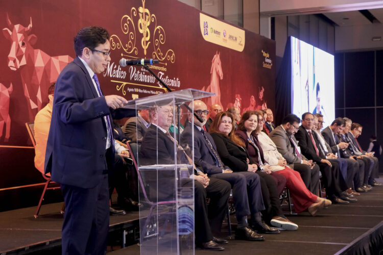 SADER reconoce pasión y profesionalismo de veterinarios para proteger la salud animal como patrimonio pecuario