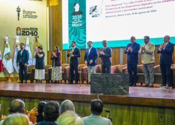 Abren en Monterrey debate noreste sobre impacto de “celulares” en escuelas de México; coinciden en poner límites
