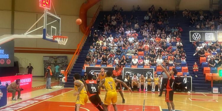 Correcaminos gana 93-58 segundo de la serie ante Santos; Juan Reyna anotó 27 puntos
