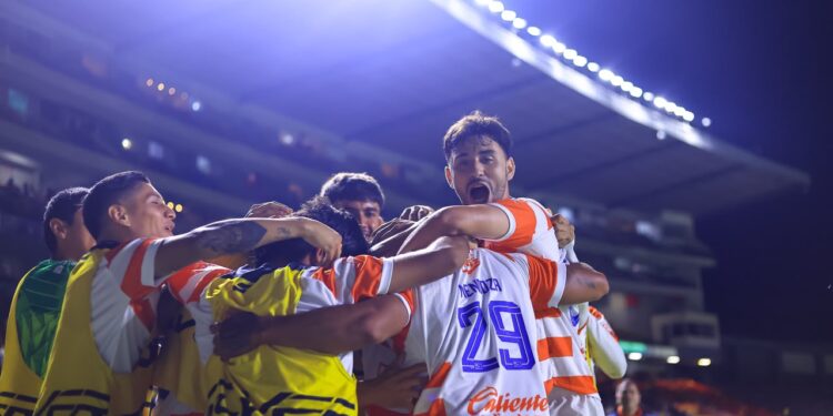 Correcaminos de visita golea 3-1 al Morelia y se coloca de líder
