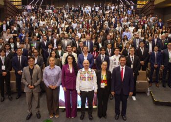 Jóvenes de 32 entidades firman manifiesto por el Desarrollo Económico de México tras Foro “Voces del Futuro”
