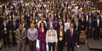 Jóvenes de 32 entidades firman manifiesto por el Desarrollo Económico de México tras Foro “Voces del Futuro”