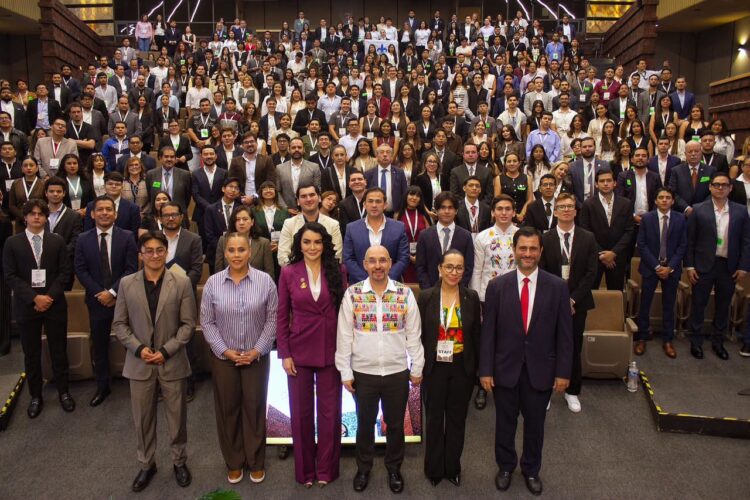 Jóvenes de 32 entidades firman manifiesto por el Desarrollo Económico de México tras Foro “Voces del Futuro”