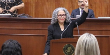 Exdiputada Graciela Domínguez asume gubernatura de Sinaloa como interina