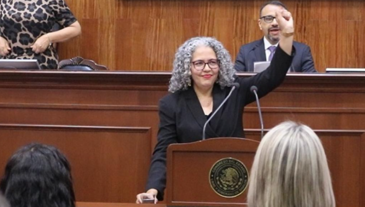 Exdiputada Graciela Domínguez asume gubernatura de Sinaloa como interina