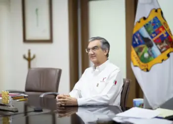 Américo Villarreal incrementa salario a 2,400 trabajadores eventuales de Salud