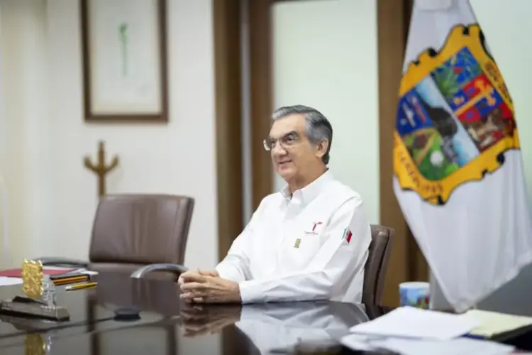Américo Villarreal incrementa salario a 2,400 trabajadores eventuales de Salud