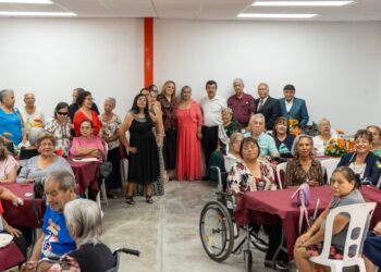 Celebra la UAT a adultos mayores del COMASS con nuevas instalaciones y emotivo festejo