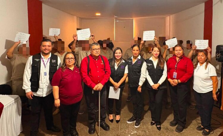 Imparten taller de desarrollo personal a adultos mayores del CEDES Victoria