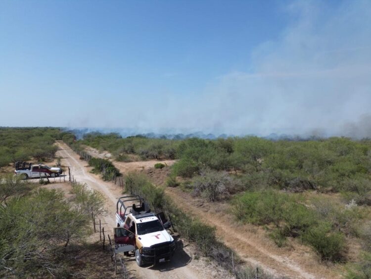 Atienden incendio en el ejido “Sor Juana Inés de la Cruz” de Jiménez