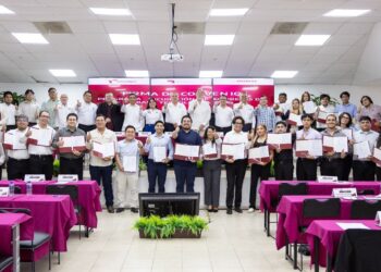 Becan a estudiantes de la UAT para el desarrollo de proyectos de base tecnológica