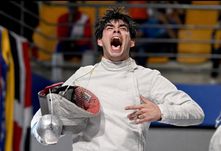 Estudiante de la UAT conquista el oro en esgrima en Santo Domingo 2026