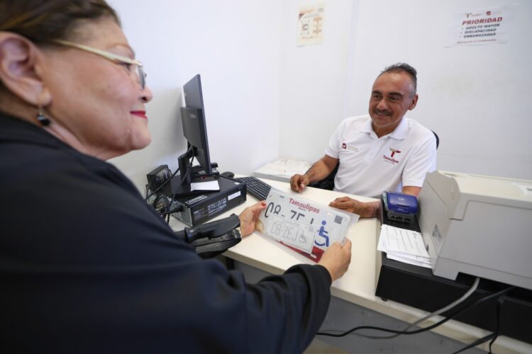 Facilita DIF Tamaulipas trámite de placas de circulación para autos de personas con discapacidad