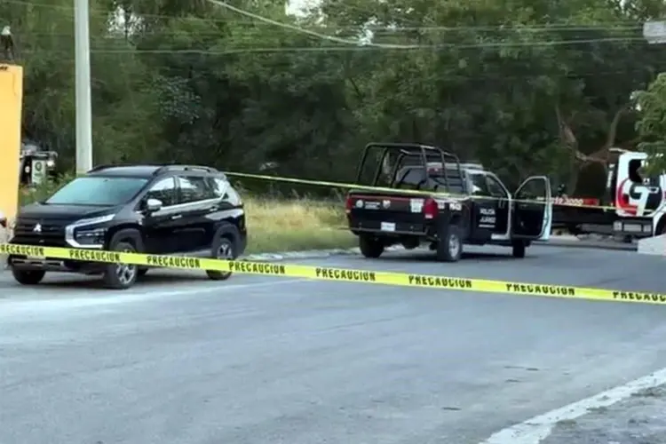Asesinan a hombre al bajar de camioneta en Nuevo León