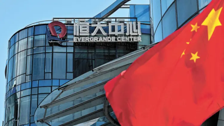 China busca poner fin al colapso de Evergrande