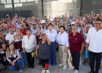 Entrega SEBIEN paquetes alimentarios en Colonia Cascajal de Tampico
