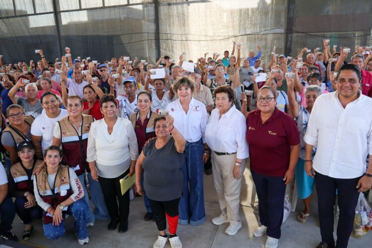 Entrega SEBIEN paquetes alimentarios en Colonia Cascajal de Tampico
