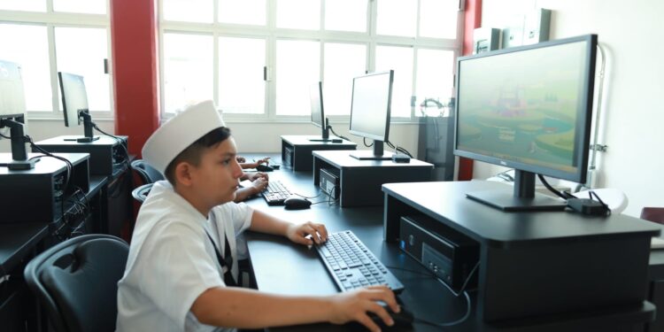 Américo inicia ciclo escolar con 354 mdp en apoyos para estudiantes