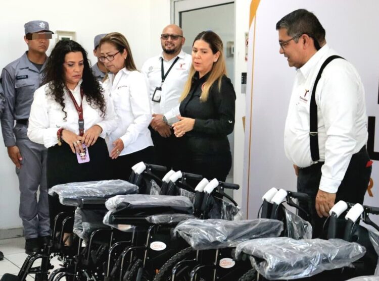 Refuerza Voluntariado de la SSPT apoyo social en los cinco CEDES con entrega de sillas de ruedas