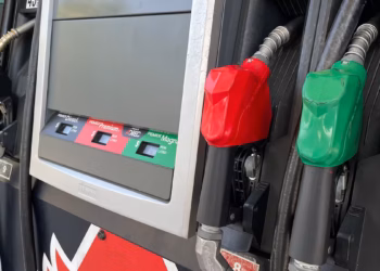 Crisis de Ormuz golpea a México con gasolina más cara