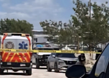 Hallan dos personas sin vida en cajuela de camioneta