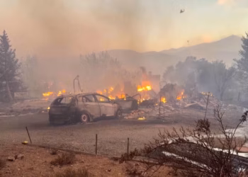 Texas ordena evacuaciones por enorme incendio forestal
