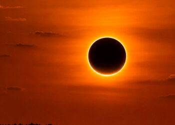 Eclipse solar total oscurece España por primera vez en 121 años
